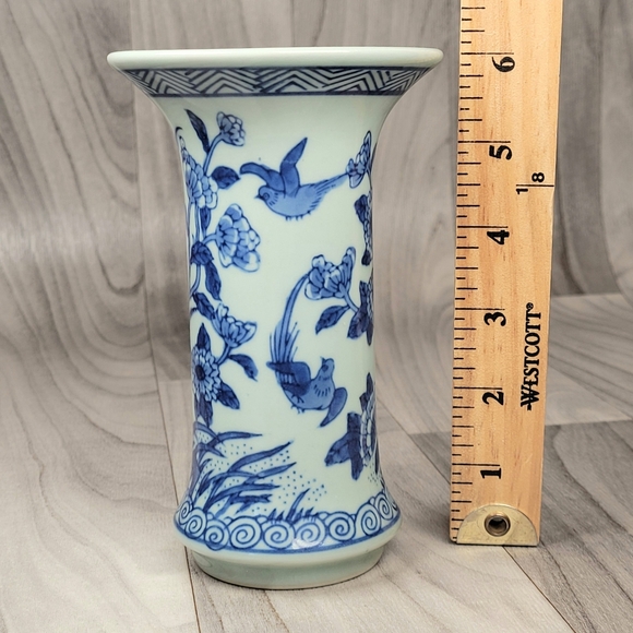 Andrea by Sadak Vase Blue and White Porcelain w/ Flowers and Birds 6” Vintage - Picture 4 of 9